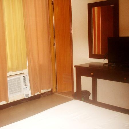Roxas Midtown Hotel ภายนอก รูปภาพ