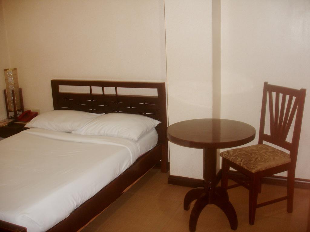 Roxas Midtown Hotel ภายนอก รูปภาพ