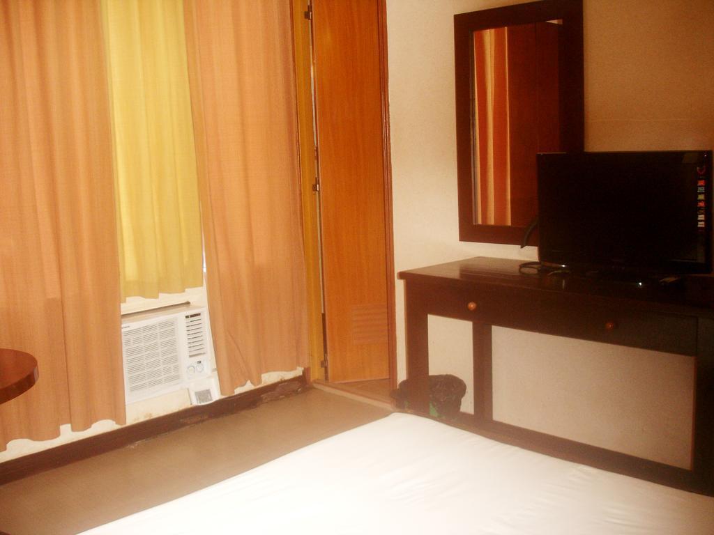 Roxas Midtown Hotel ภายนอก รูปภาพ